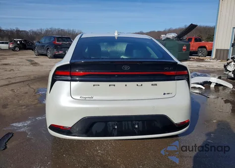 2024 Toyota Prius Le из США, поврежденный, VIN JTDADABU6R3014852